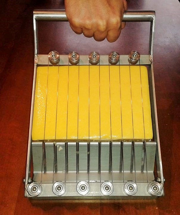 Mibos Taglia polenta a pressione
